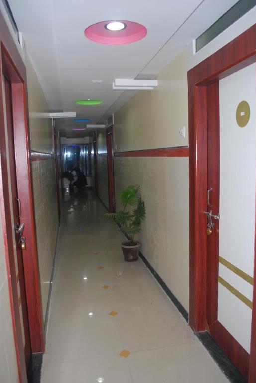 Hotel Disha Palace Shirdi Extérieur photo