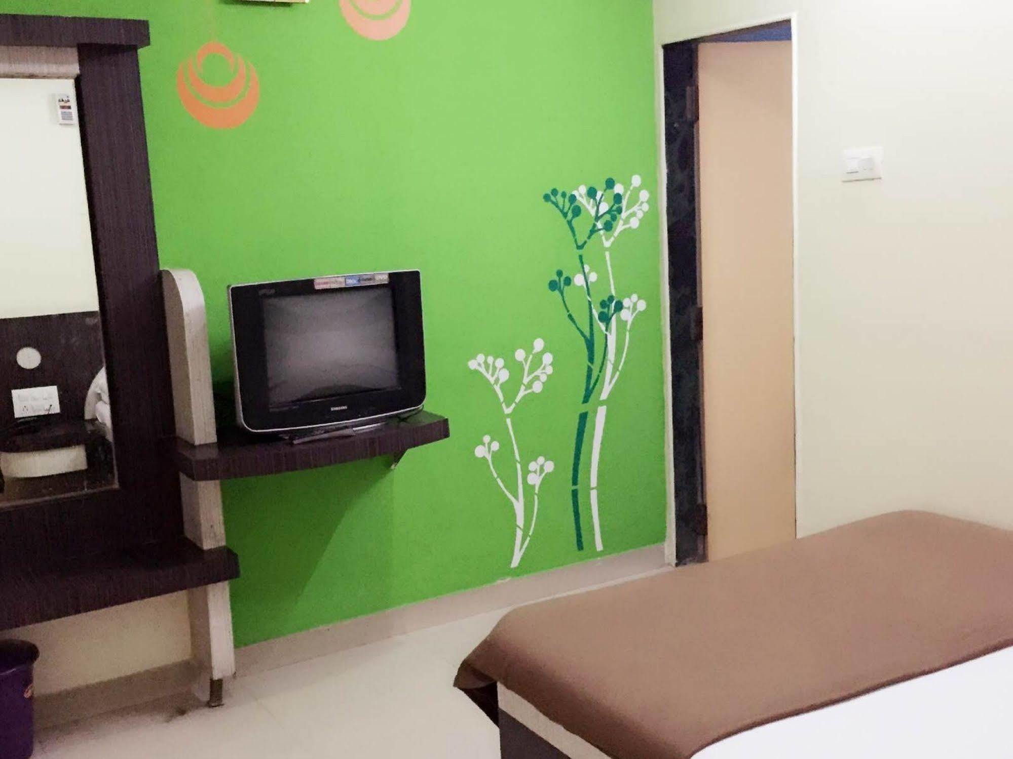 Hotel Disha Palace Shirdi Extérieur photo
