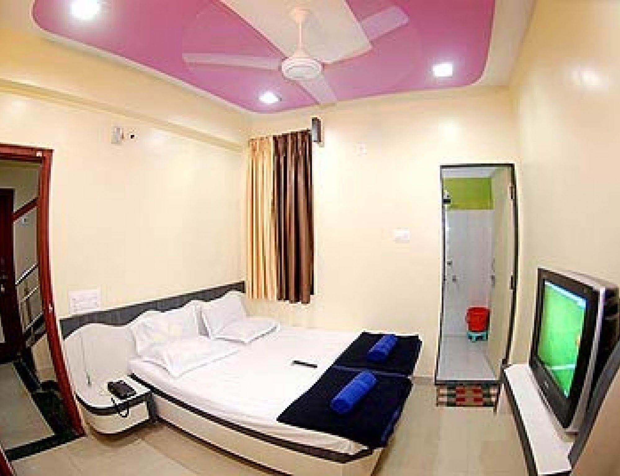 Hotel Disha Palace Shirdi Extérieur photo