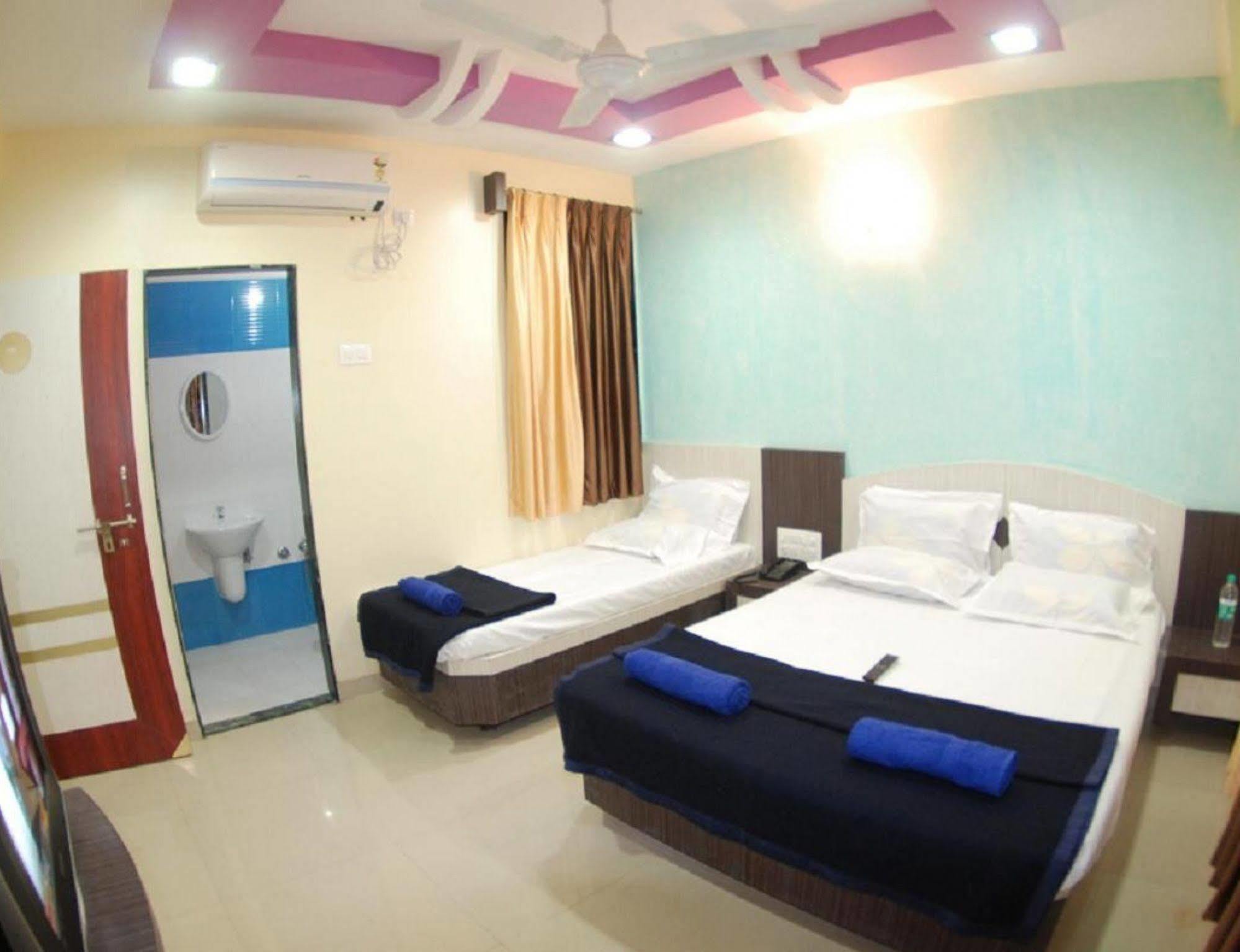 Hotel Disha Palace Shirdi Extérieur photo