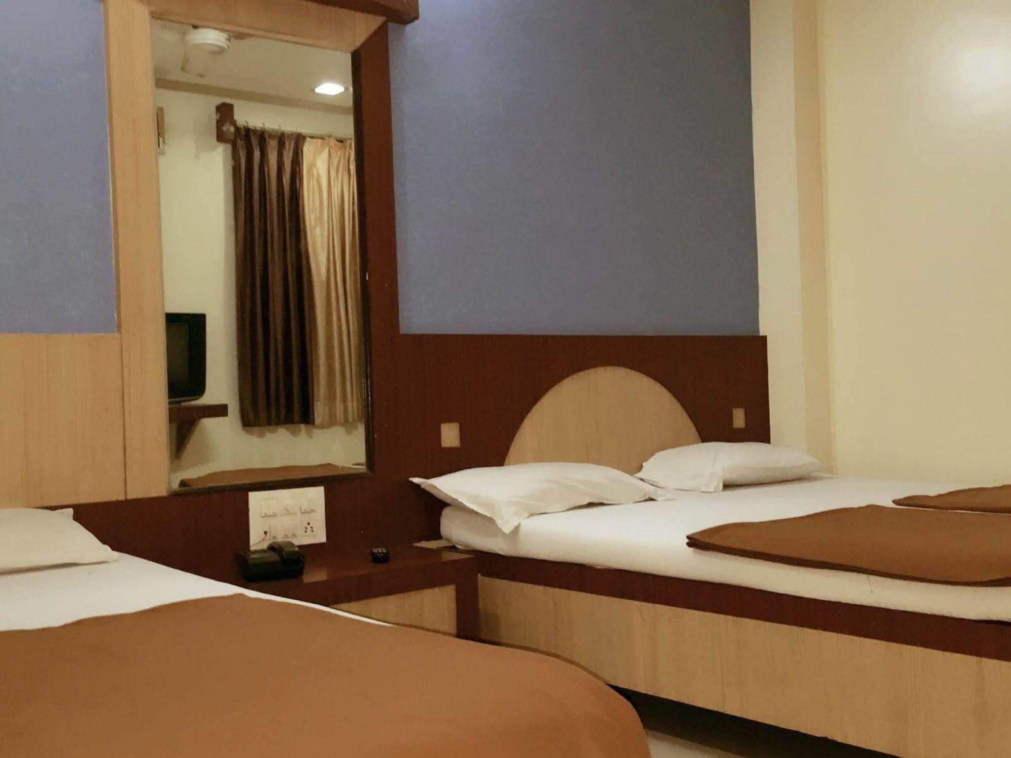 Hotel Disha Palace Shirdi Extérieur photo