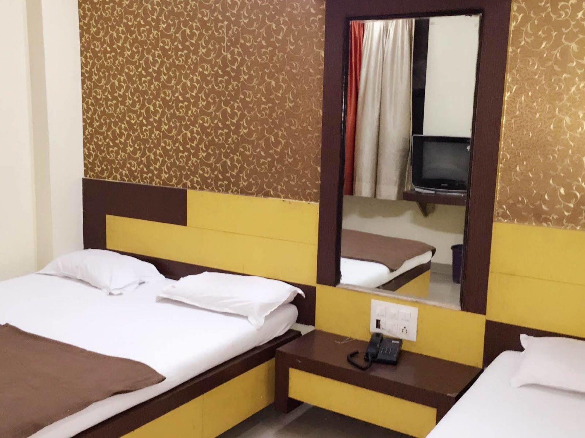 Hotel Disha Palace Shirdi Extérieur photo