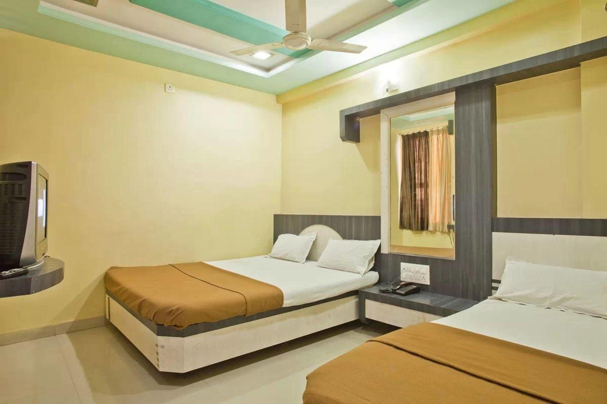 Hotel Disha Palace Shirdi Extérieur photo