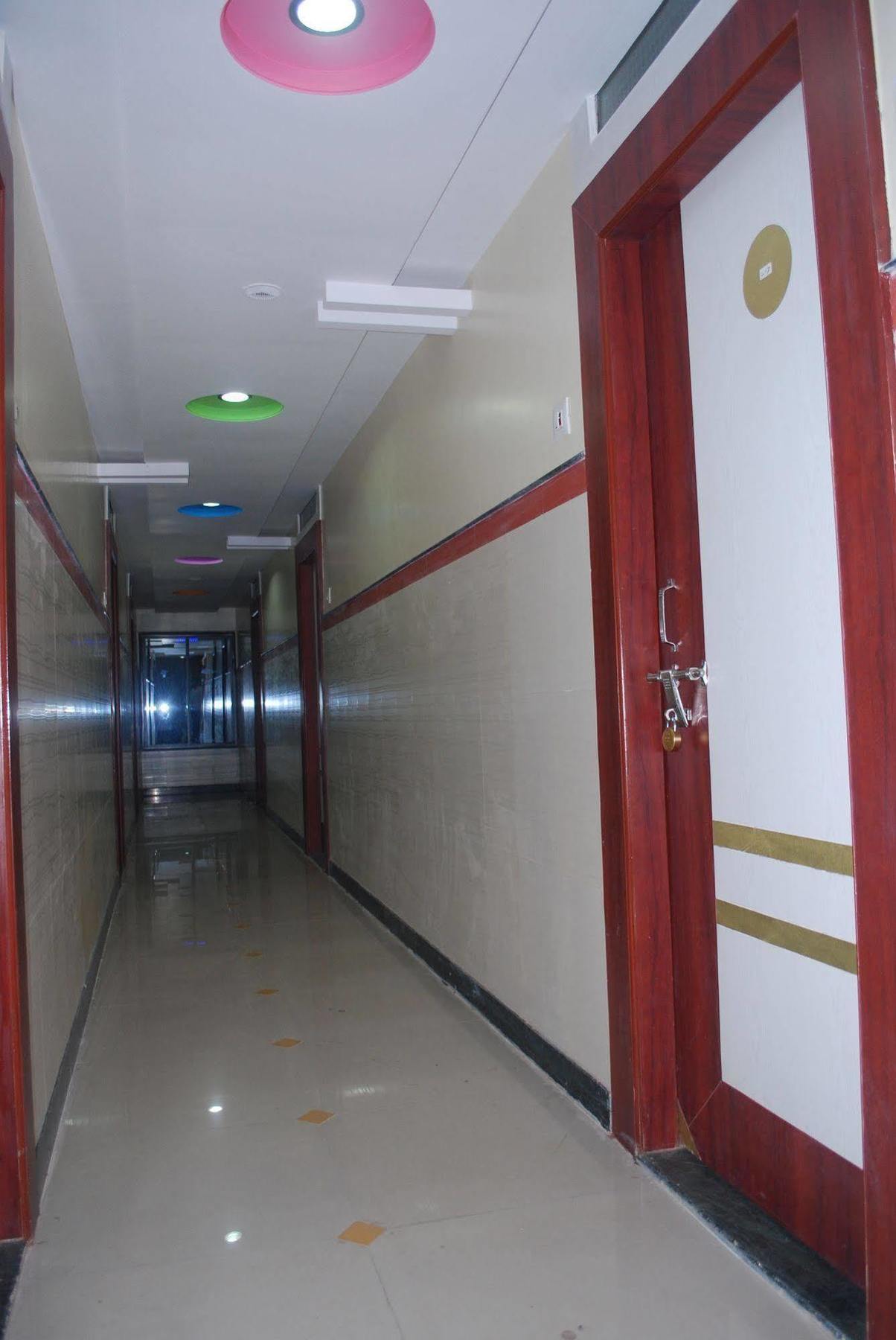 Hotel Disha Palace Shirdi Extérieur photo