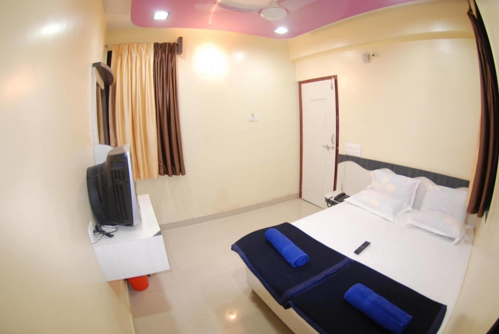 Hotel Disha Palace Shirdi Extérieur photo