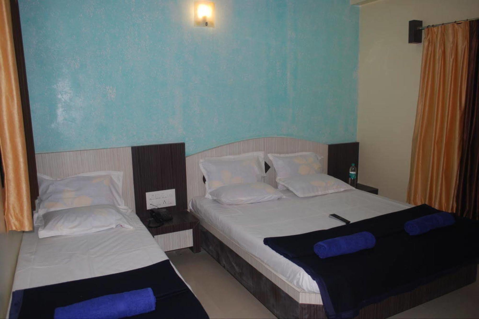 Hotel Disha Palace Shirdi Extérieur photo
