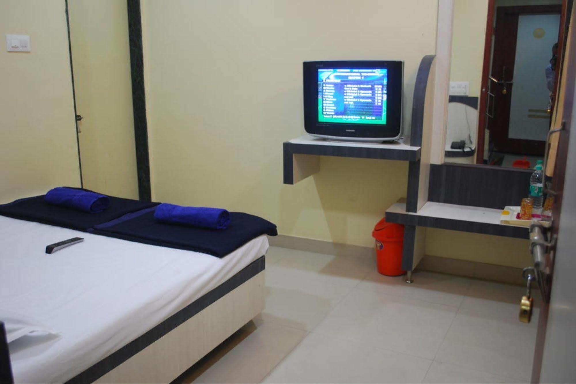 Hotel Disha Palace Shirdi Extérieur photo