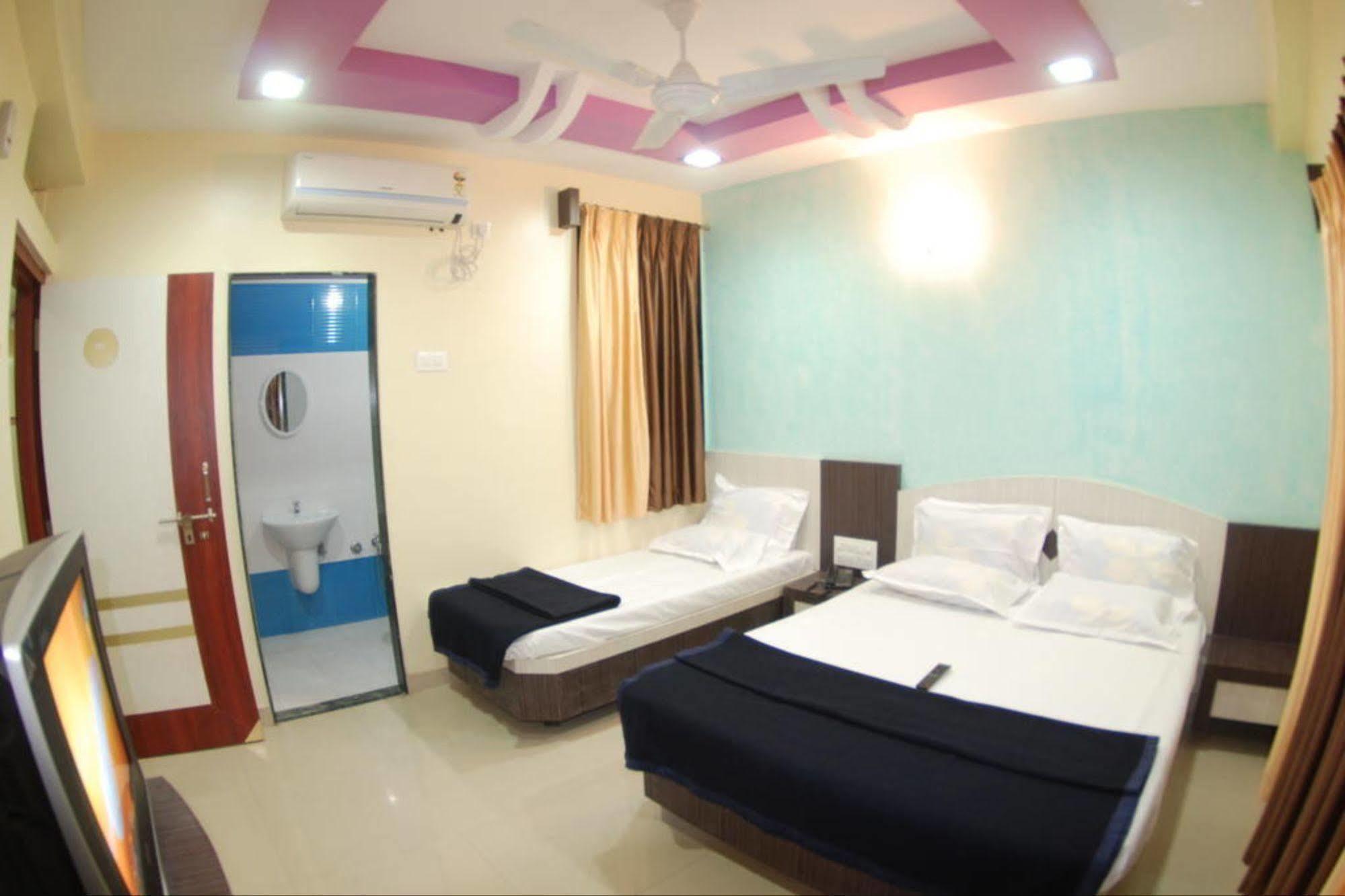 Hotel Disha Palace Shirdi Extérieur photo