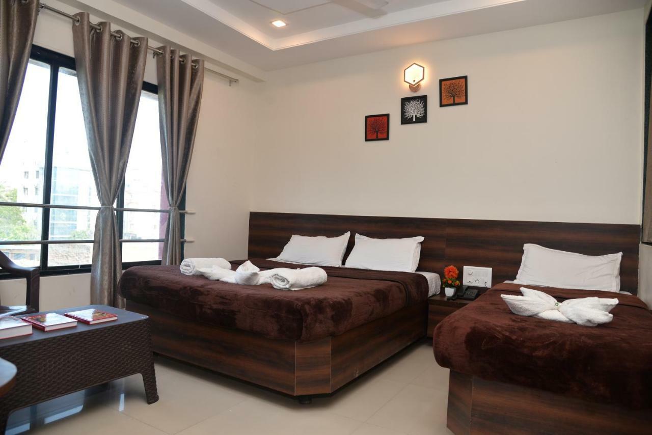 Hotel Disha Palace Shirdi Extérieur photo
