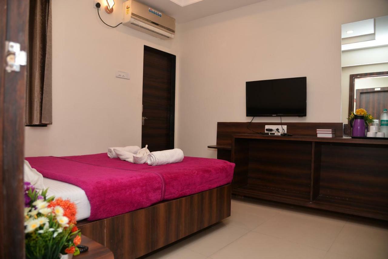 Hotel Disha Palace Shirdi Extérieur photo