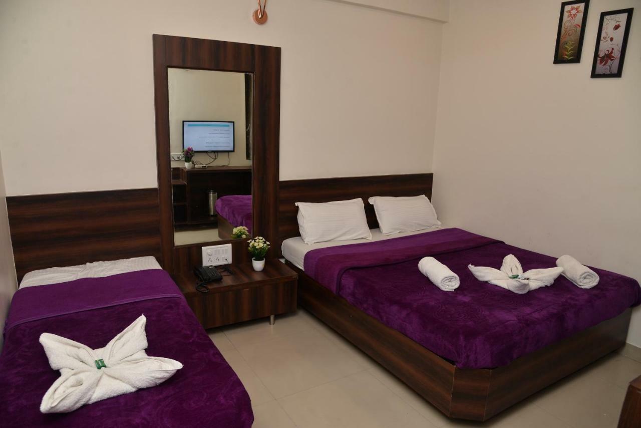 Hotel Disha Palace Shirdi Extérieur photo