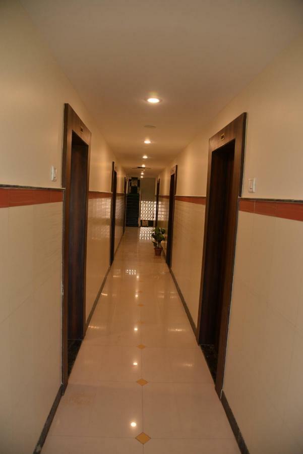 Hotel Disha Palace Shirdi Extérieur photo