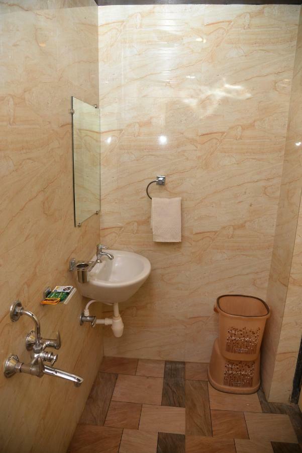 Hotel Disha Palace Shirdi Extérieur photo
