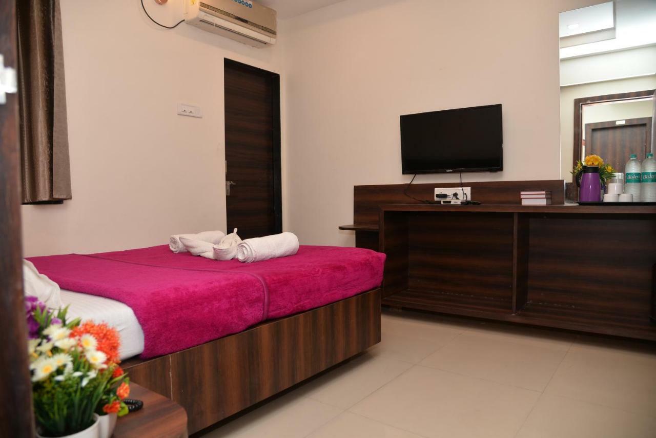 Hotel Disha Palace Shirdi Extérieur photo