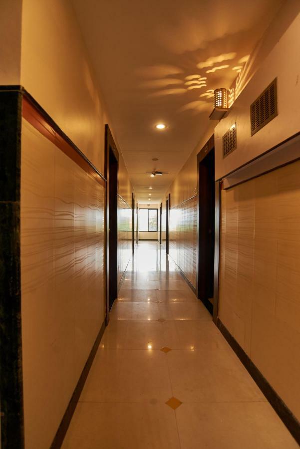 Hotel Disha Palace Shirdi Extérieur photo