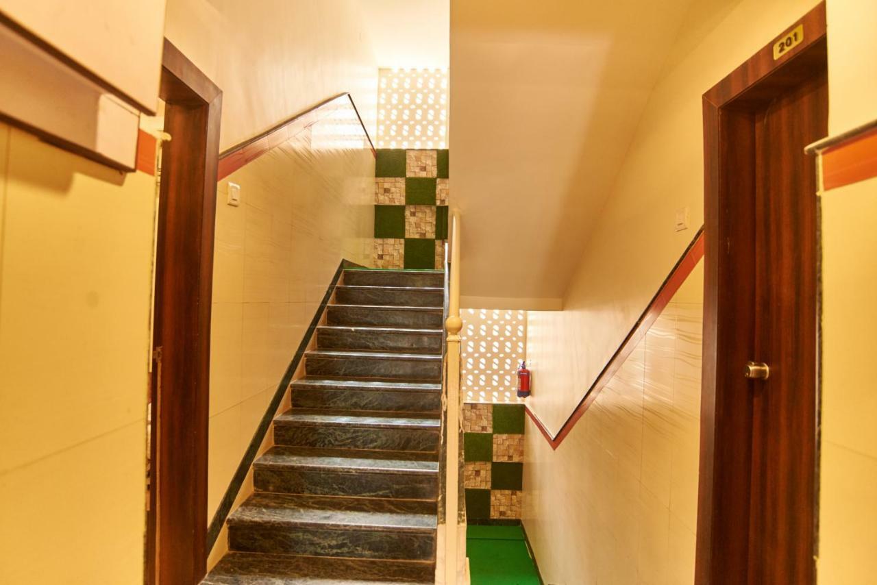 Hotel Disha Palace Shirdi Extérieur photo