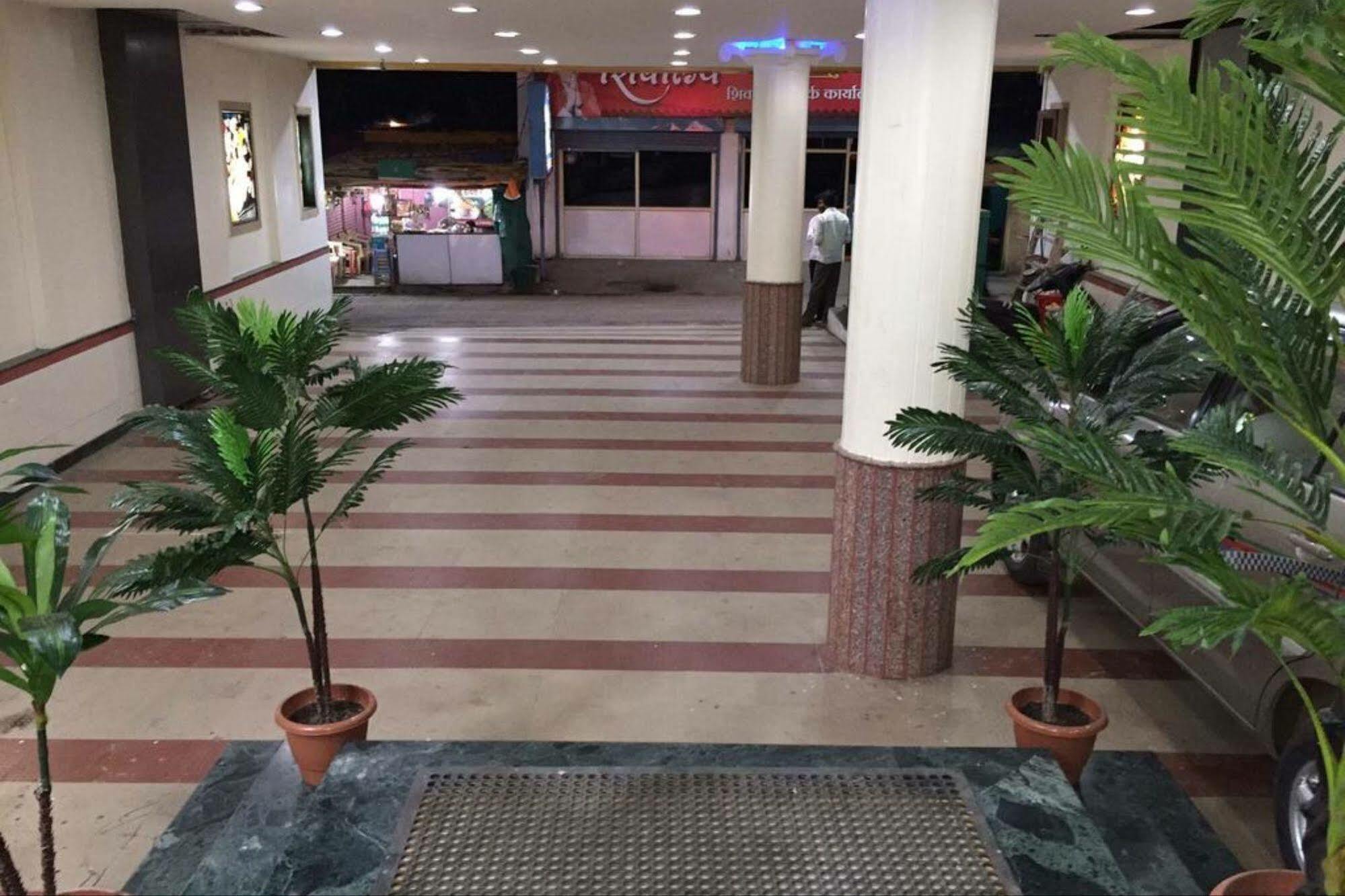 Hotel Disha Palace Shirdi Extérieur photo